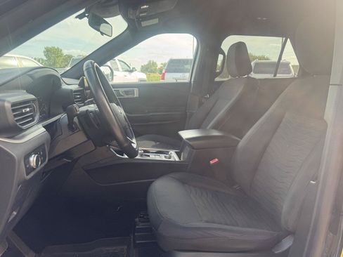 Used 2020 Ford Explorer XLT AWD/4WD image 4