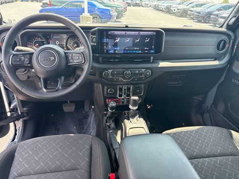 Used 2026 Jeep Gladiator Mojave AWD/4WD image 14