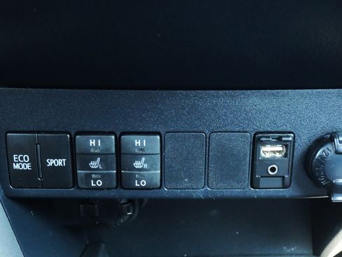 Used 2018 Toyota RAV4 Limited image 17