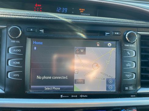 Used 2018 Toyota Highlander XLE image 25