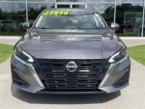 Used 2023 Nissan Altima 2.5 SV image 3