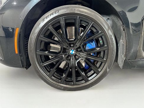Used 2022 BMW 740i w/ M Sport Package RWD image 32