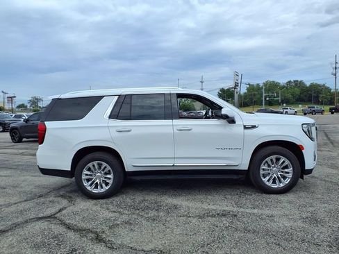 Used 2024 GMC Yukon SLT w/ SLT Luxury Package AWD/4WD image 3