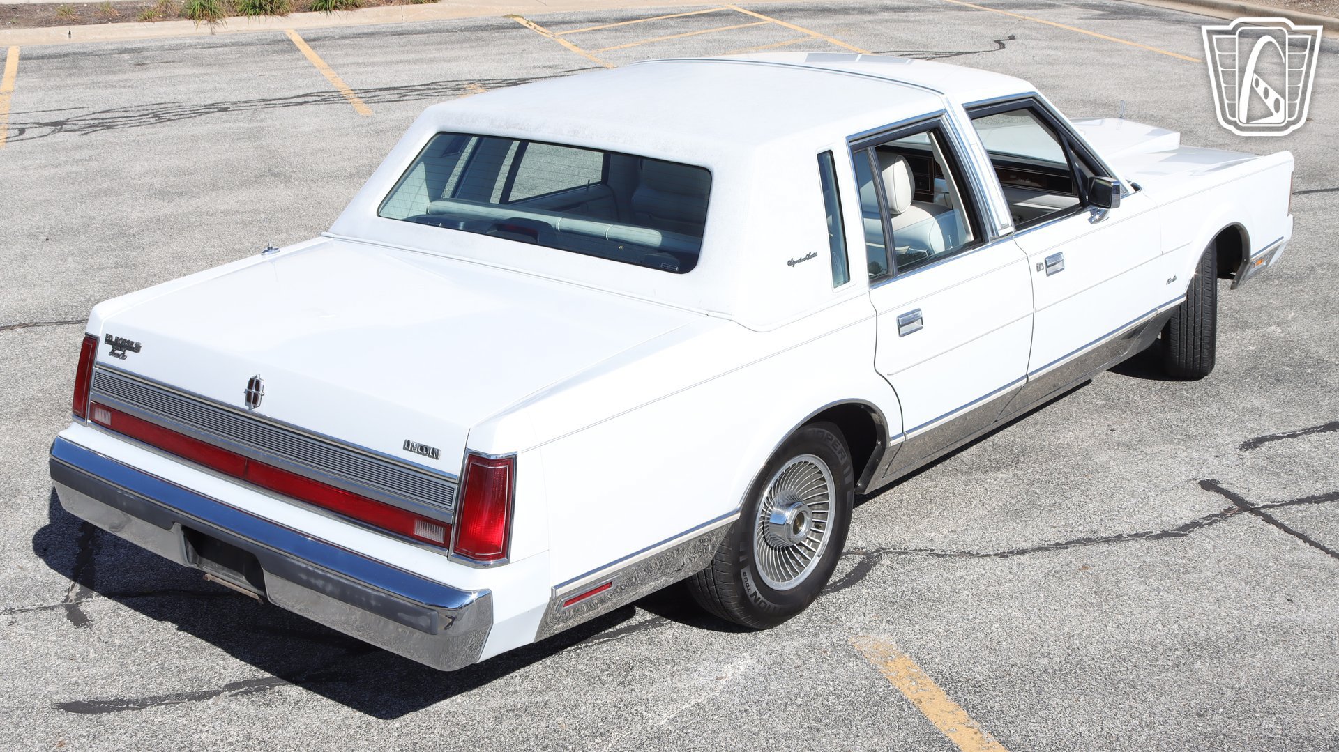 Used 1989 Lincoln Town Car Signature RWD image 22