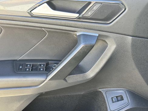 Used 2024 Volkswagen Tiguan SE image 20