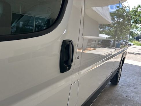 Used 2025 RAM ProMaster 2500 w/ Convenience Group FWD image 14