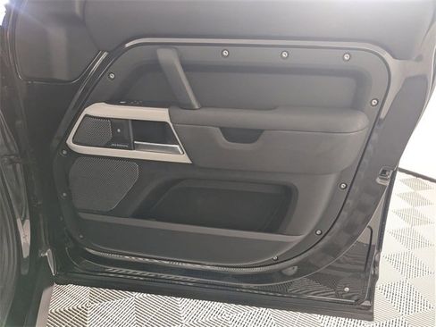 Used 2020 Land Rover Defender 110 SE image 34