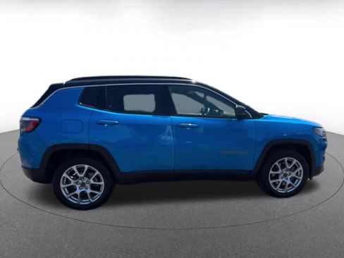 Used 2025 Jeep Compass Limited AWD/4WD image 16