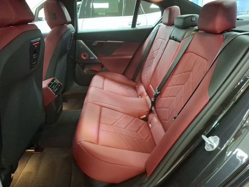 Used 2025 BMW i5 eDrive40i w/ M Sport Package RWD image 8