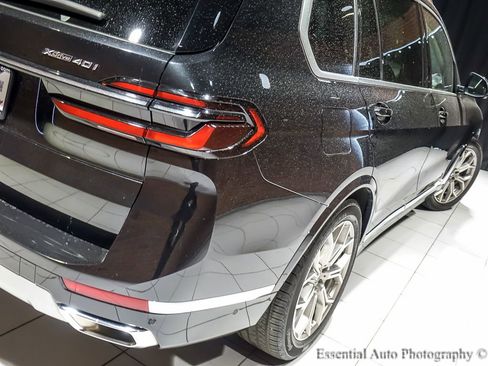 Used 2025 BMW X7 xDrive40i w/ Premium Package image 9