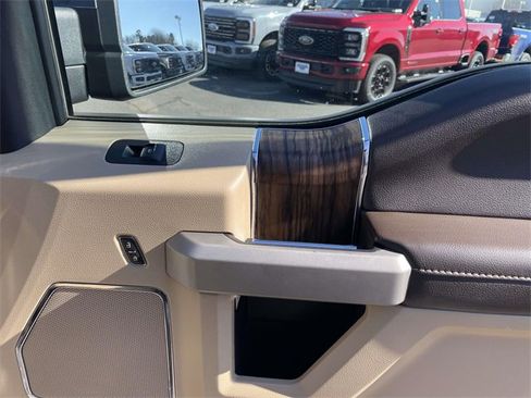 Used 2018 Ford F150 Lariat image 29