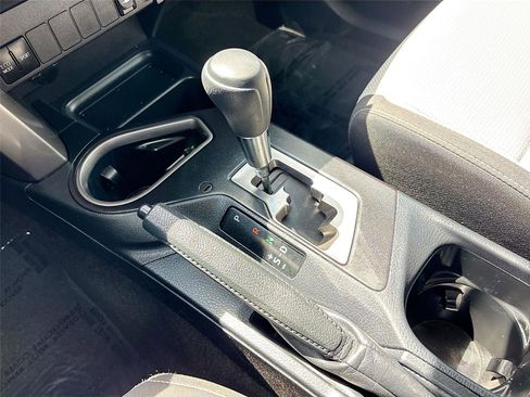 Used 2018 Toyota RAV4 XLE FWD image 17