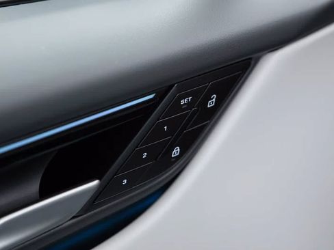 Certified 2026 Porsche Macan Electric RWD image 26
