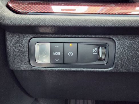 Used 2024 Chevrolet Traverse RS FWD image 22