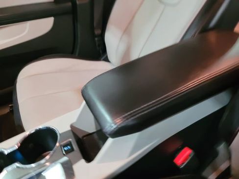 Used 2016 Chevrolet Equinox LTZ w/ Enhanced Convenience Package image 32