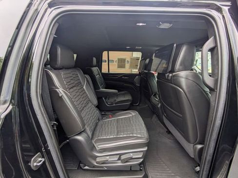 Used 2022 Cadillac Escalade ESV Premium Luxury Platinum AWD/4WD image 38