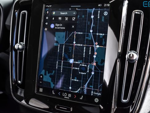 Used 2023 Volvo XC40 Recharge Plus image 25