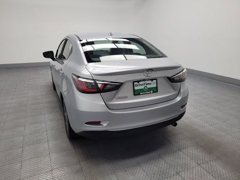 Used 2019 Toyota Yaris LE FWD image 6