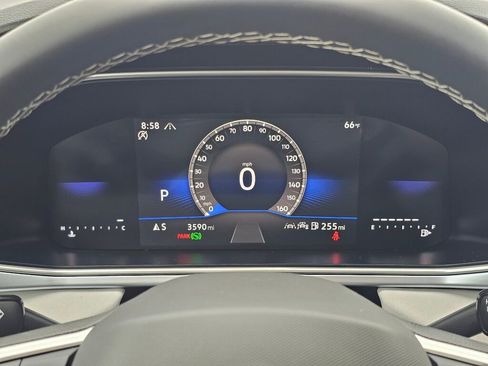 Used 2025 Volkswagen Taos SE w/ Panoramic Sunroof Package image 18