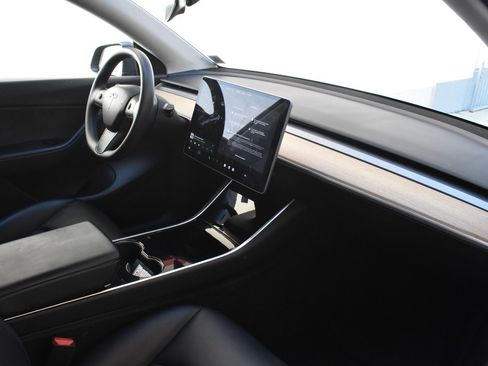 Used 2021 Tesla Model Y Long Range AWD/4WD image 22