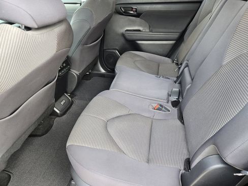 Used 2023 Toyota Highlander L FWD image 23