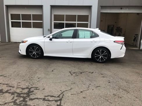 Certified 2019 Toyota Camry SE image 7