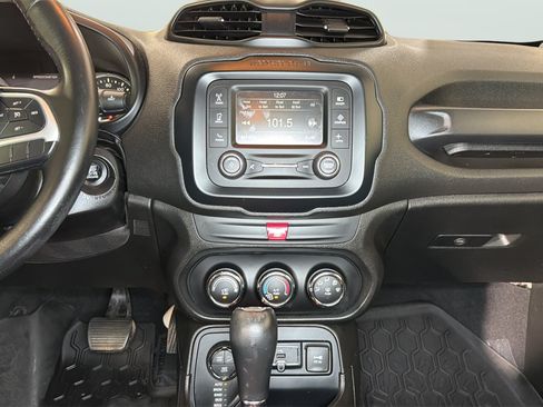 Used 2016 Jeep Renegade Trailhawk AWD/4WD image 17