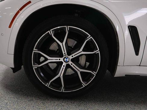 Certified 2023 BMW X5 sDrive40i w/ M Sport Package RWD image 5