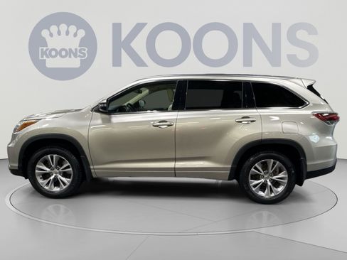 Used 2015 Toyota Highlander XLE AWD/4WD image 2