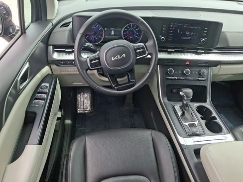 Used 2024 Kia Carnival LX FWD image 12