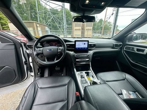 Used 2020 Ford Explorer XLT w/ Equipment Group 202A AWD/4WD image 21