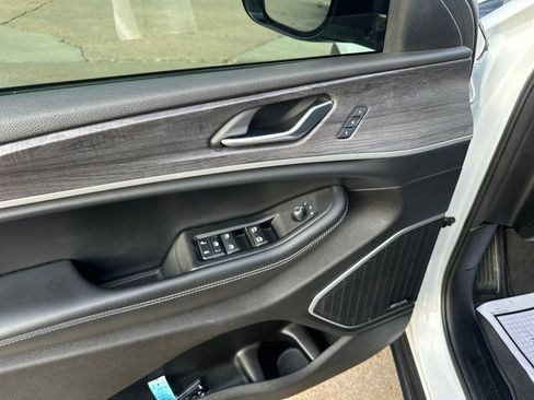 Used 2021 Jeep Grand Cherokee L Limited image 12