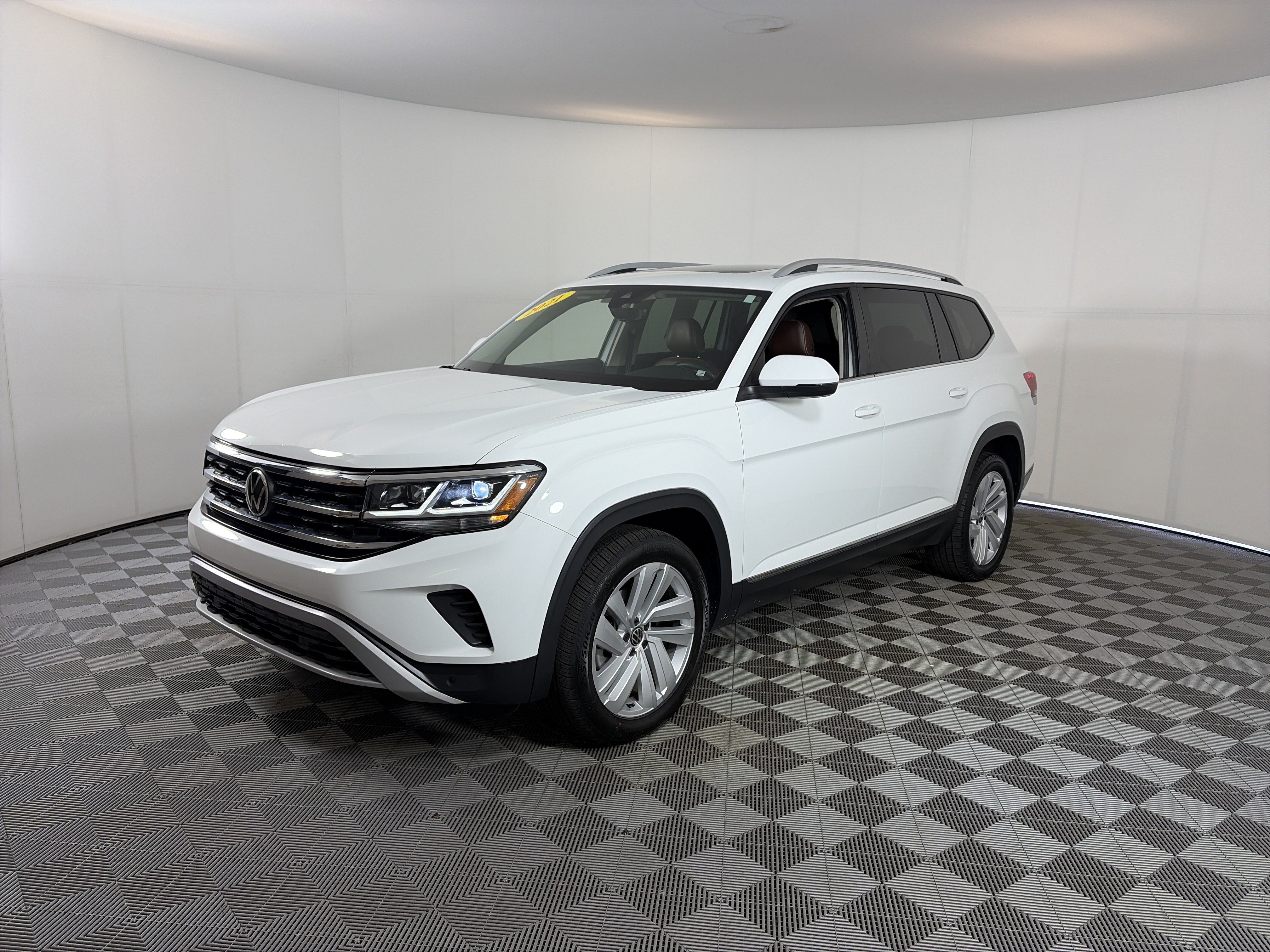 Used 2021 Volkswagen Atlas SEL AWD/4WD image 2