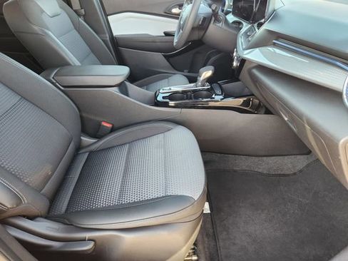 Used 2025 Chevrolet Trax LT image 15
