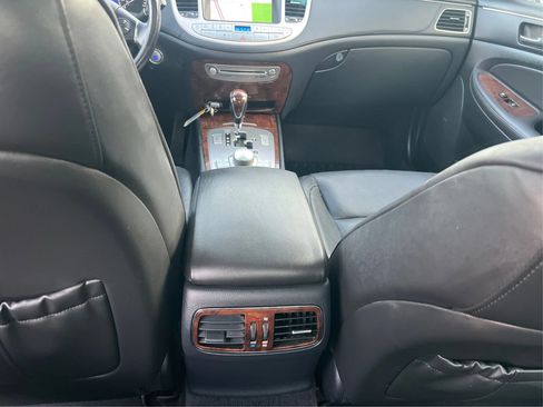 Used 2009 Hyundai Genesis 3.8 w/ Technology Pkg 4 RWD image 21