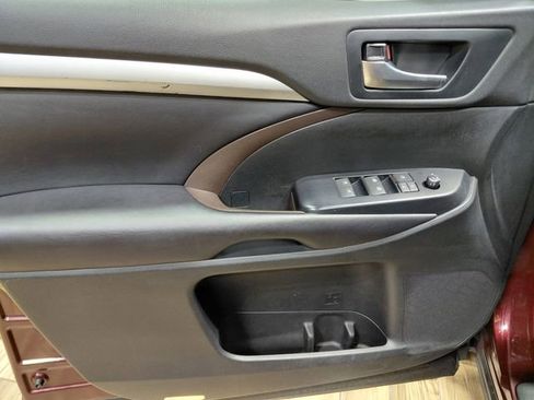 Used 2019 Toyota Highlander XLE AWD/4WD image 43