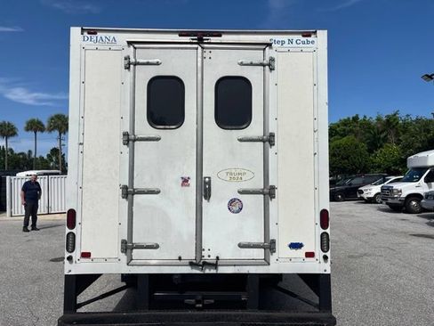 Used 2019 Ford E-350 and Econoline 350 Super Duty w/ Power Windows & Locks Group RWD image 3