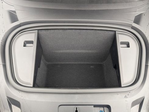 Used 2025 Porsche Taycan image 26