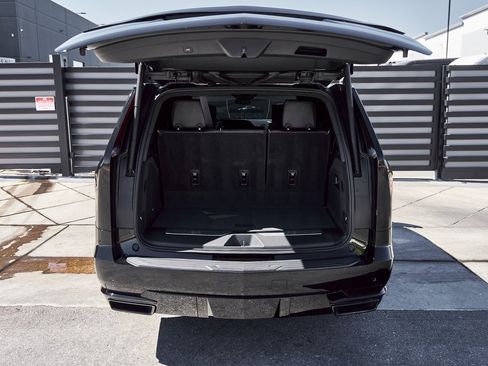 Used 2021 Cadillac Escalade Sport Platinum w/ LPO, ONYX Package image 16