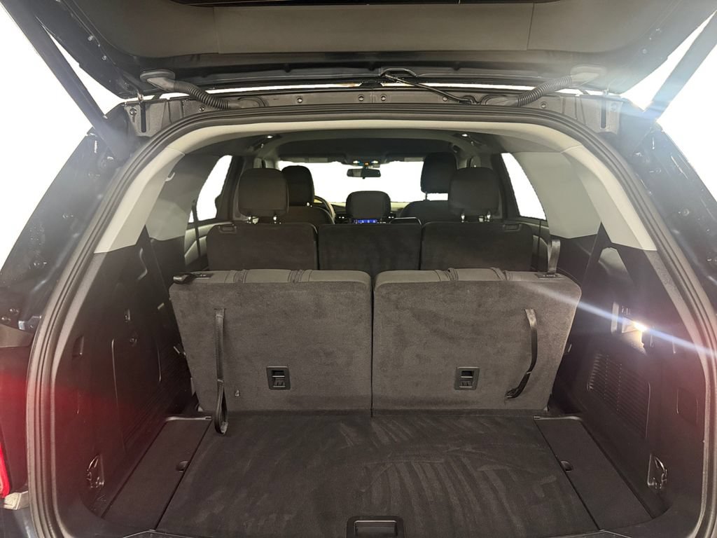 Used 2023 Ford Explorer XLT AWD/4WD image 32