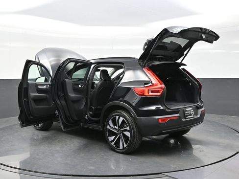 Used 2024 Volvo XC40 B5 Plus w/ Protection Package Premier AWD/4WD image 47