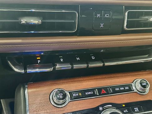 Used 2022 Lincoln Aviator Reserve w/ Equipment Group 201A AWD/4WD image 25