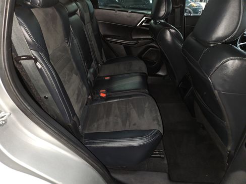 Used 2022 Mitsubishi Outlander SE image 9