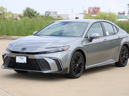 New 2026 Toyota Camry SE image 3