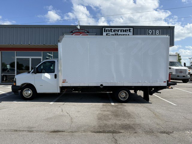 Used 2018 Chevrolet Express 3500 Extended w/ Driver Convenience Package RWD image 5