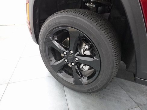 New 2025 Jeep Grand Cherokee Altitude image 29