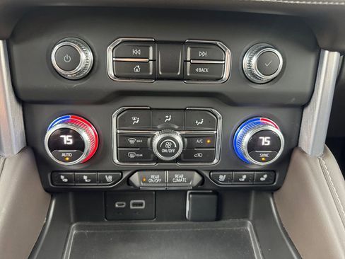 Used 2022 GMC Yukon SLT w/ SLT Premium Package AWD/4WD image 21