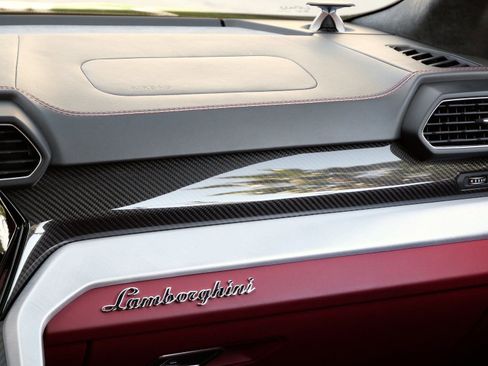 Used 2021 Lamborghini Urus image 24