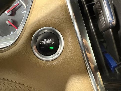 Used 2023 Chevrolet Traverse Premier FWD image 28