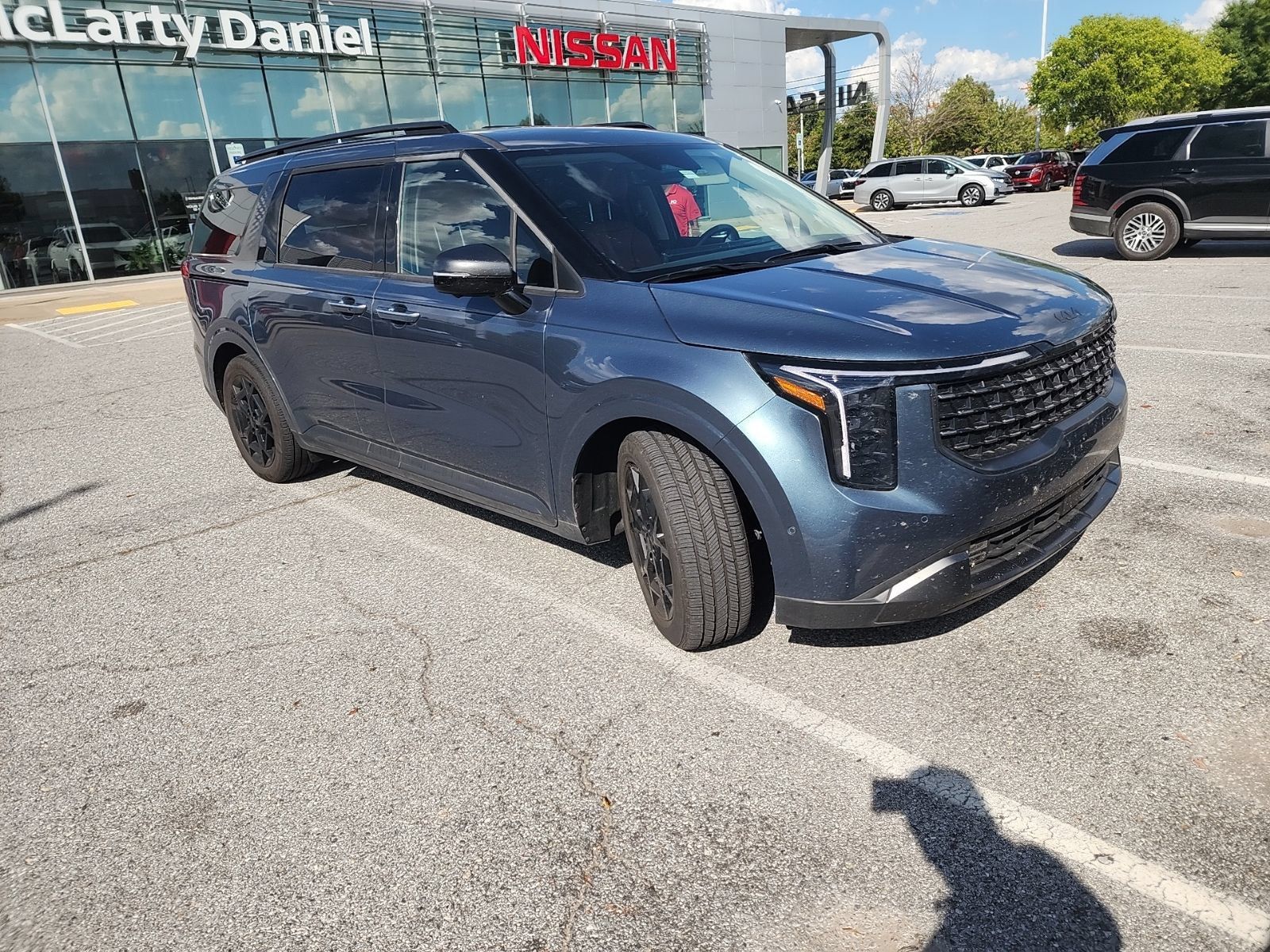 Used 2025 Kia Carnival SX FWD image 3